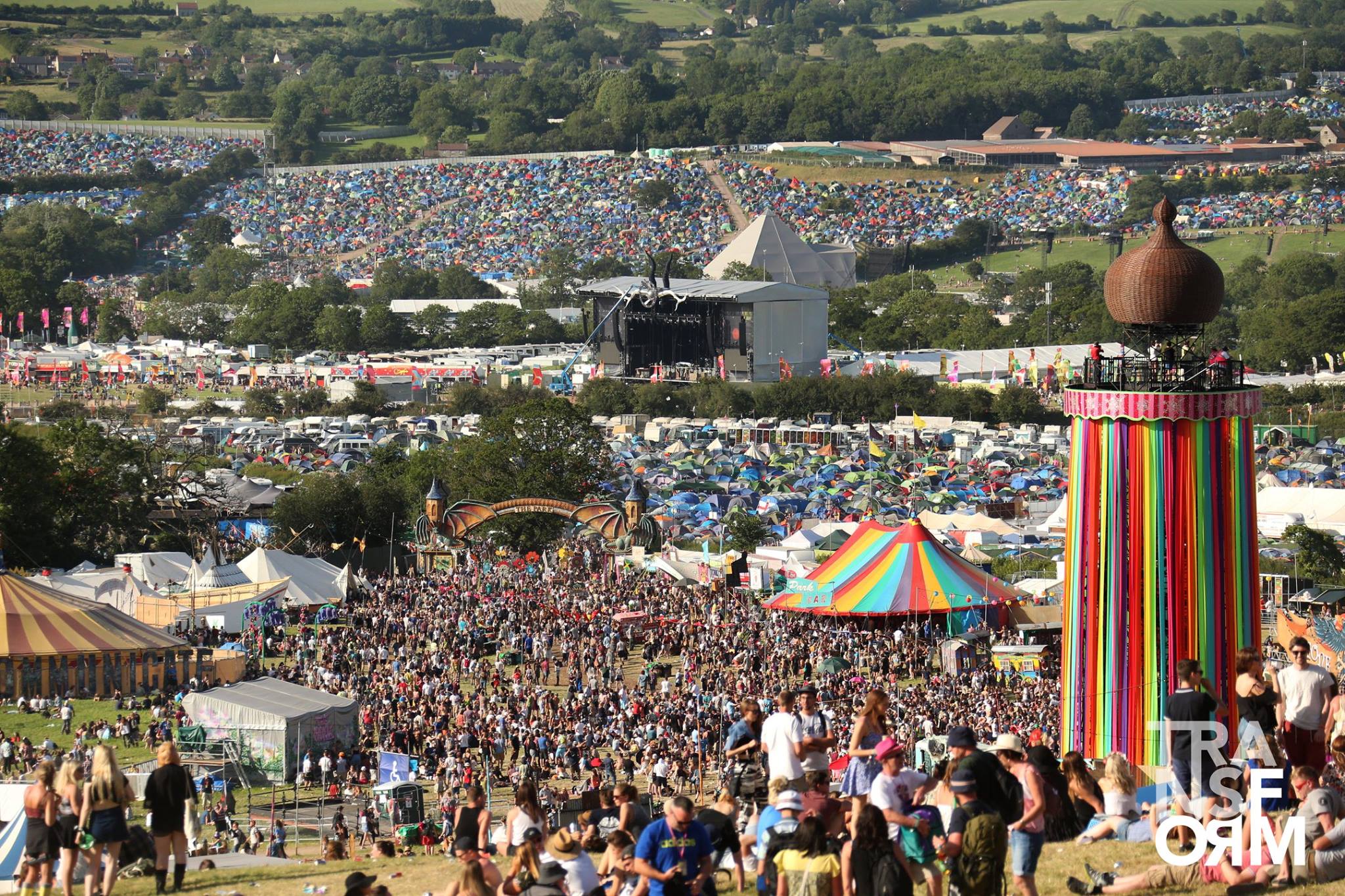 Μία έκδοση με υπέροχες φωτογραφίες από τις μεγαλύτερες μουσικές γιορτές του πλανήτη