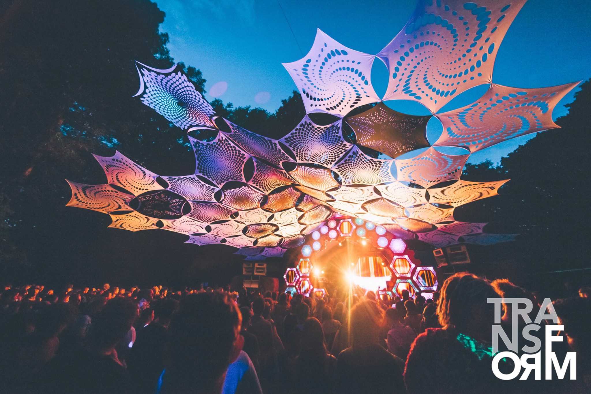 Μία έκδοση με υπέροχες φωτογραφίες από τις μεγαλύτερες μουσικές γιορτές του πλανήτη