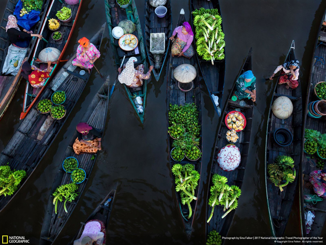 Η αγορά στο νερό @SINA FALKER Η αγόρα στο νερό @SINA FALKER