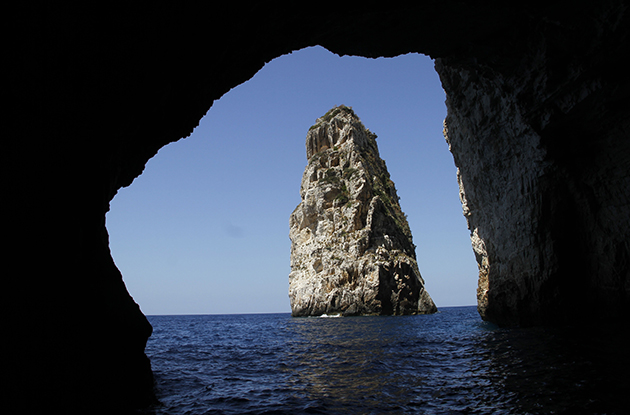 Παξοί και Αντίπαξοι
