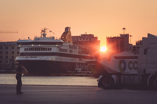 ΑΝΑΧΩΡΗΣΗ ΤΑΞΙΔΙΩΤΩΝ ΑΠΟ ΤΟ ΛΙΜΑΝΙ ΤΟΥ ΠΕΙΡΑΙΑ ΣΤΑ ΠΛΑΙΣΙΑ ΤΟΥ ΔΕΚΑΠΕΝΤΑΥΓΟΥΣΤΟΥ (EUROKINISSI/ΣΩΤΗΡΗΣ ΔΗΜΗΤΡΟΠΟΥΛΟΣ)