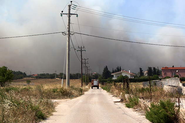 Αναζωπύρωση της πυρκαγιάς στο Καπανδρίτι 
