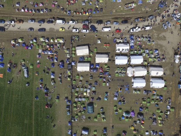 O Σάκης Γιούμπασης απαντά σε 10 ερωτήσεις μόνο με φωτογραφίες του O Σάκης Γιούμπασης απαντά σε 10 ερωτήσεις μόνο με φωτογραφίες του