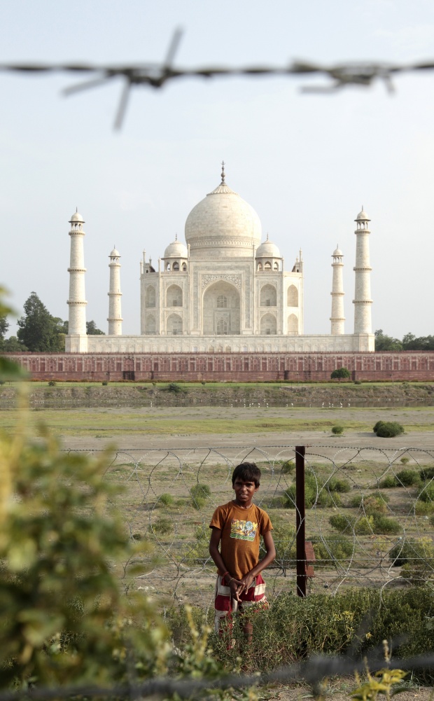 O Σάκης Γιούμπασης απαντά σε 10 ερωτήσεις μόνο με φωτογραφίες του O Σάκης Γιούμπασης απαντά σε 10 ερωτήσεις μόνο με φωτογραφίες του