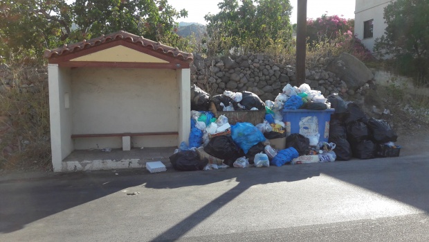  Κοντινό, ωραίο, βρωμερό νησί!