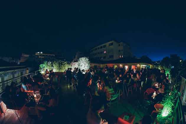 Ευτυχώς θα έχουμε πάντα ταράτσες και ταινίες