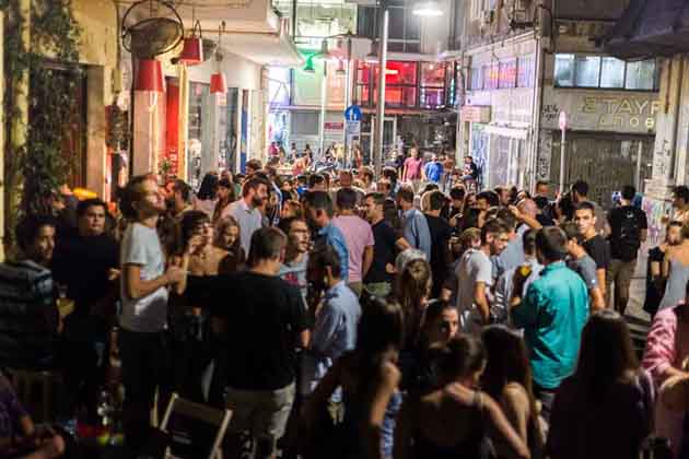 Ευτυχώς θα έχουμε πάντα ταράτσες και ταινίες