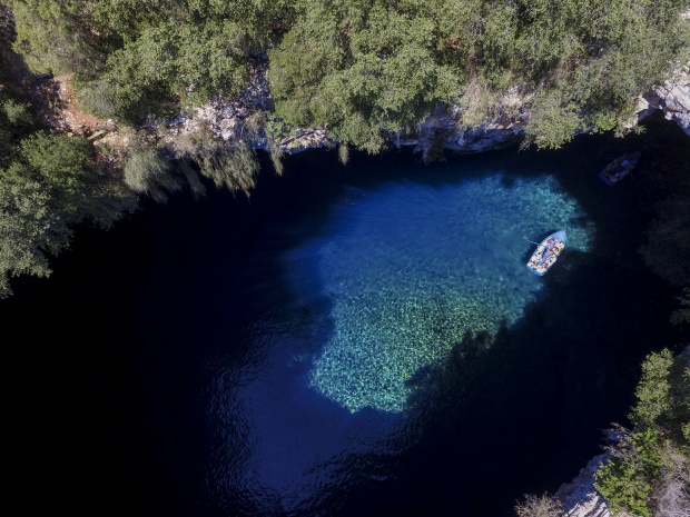 Λιμνοσπήλαιο της Μελισσάνης 