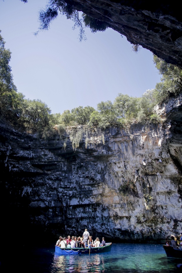 Λιμνοσπήλαιο της Μελισσάνης 