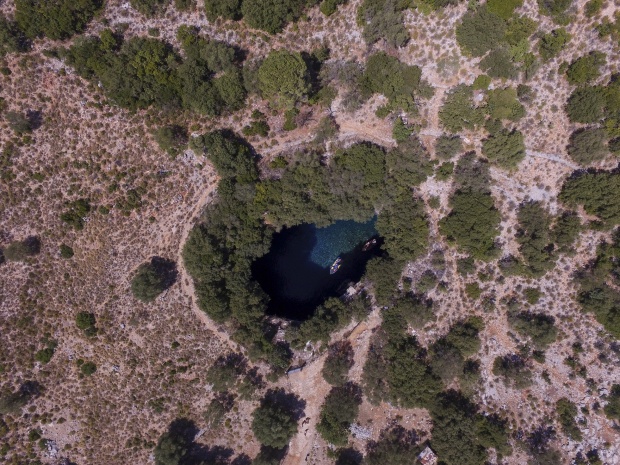 Λιμνοσπήλαιο της Μελισσάνης 
