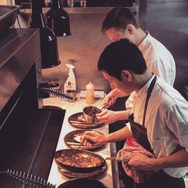 Ο John Σκοτίδας είναι ο skater που μαγειρεύει τα καλύτερα Ο John Σκοτίδας είναι ο skater που μαγειρεύει τα καλύτερα