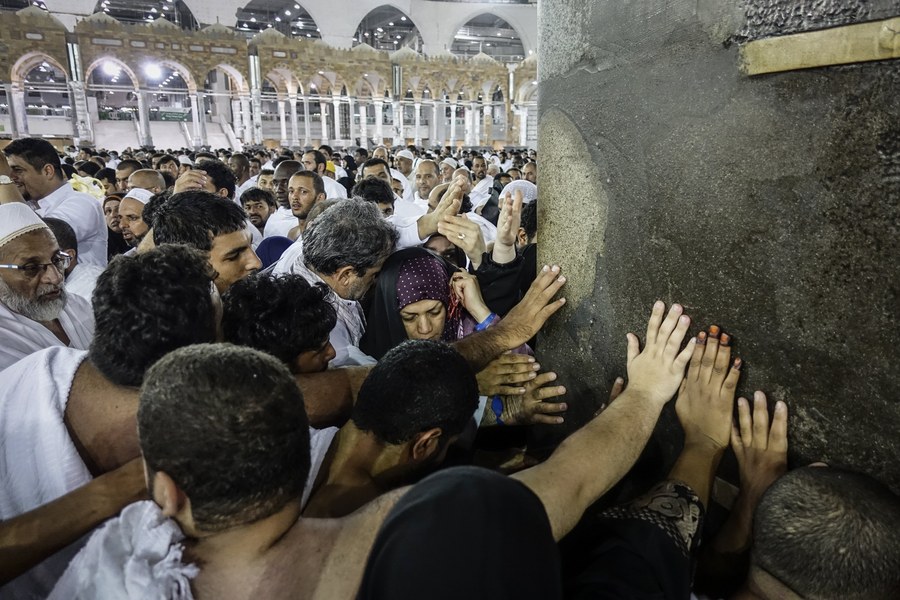 Πάνω από 2 εκατ. μουσουλμάνοι στο μεγάλο προσκύνημα στη Μέκκα