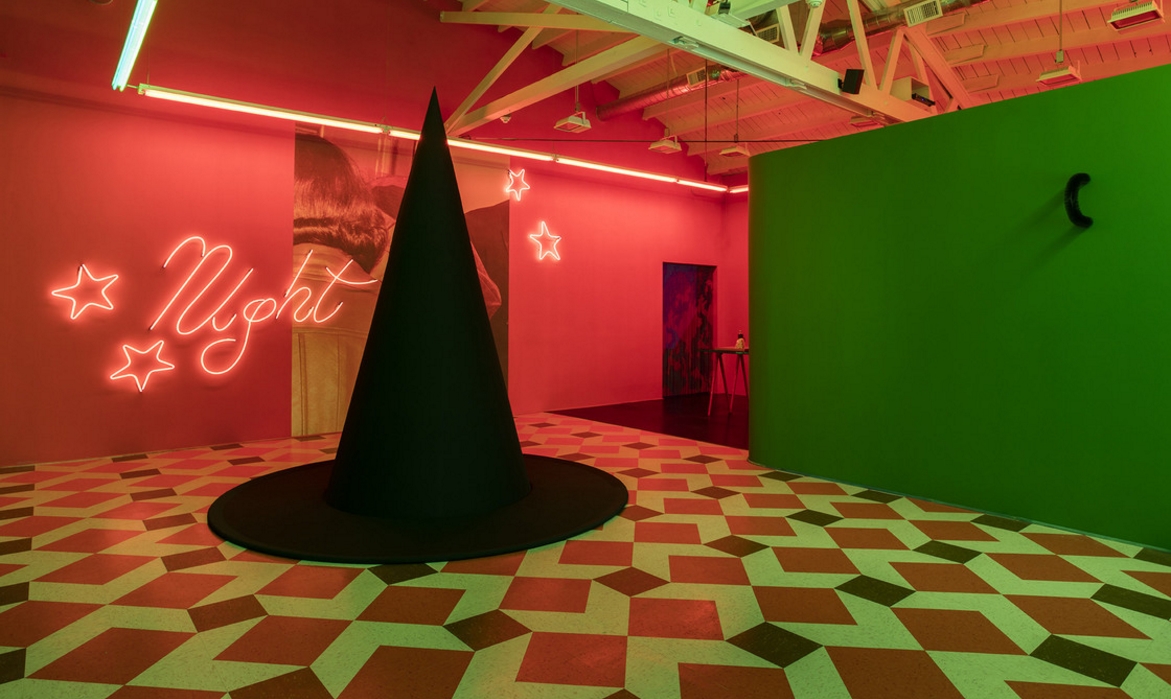 Η πολύχρωμη, ποπ, σουρεαλιστική «Νέα Υόρκη» της St. Vincent Η πολύχρωμη, ποπ, σουρεαλιστική «Νέα Υόρκη» της St. Vincent