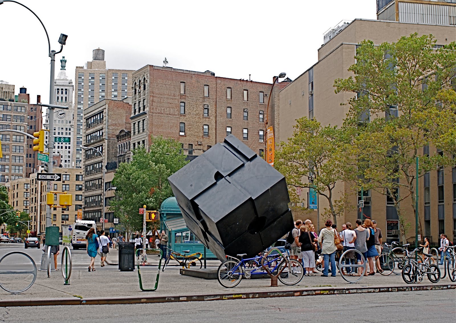 Η πολύχρωμη, ποπ, σουρεαλιστική «Νέα Υόρκη» της St. Vincent Η πολύχρωμη, ποπ, σουρεαλιστική «Νέα Υόρκη» της St. Vincent