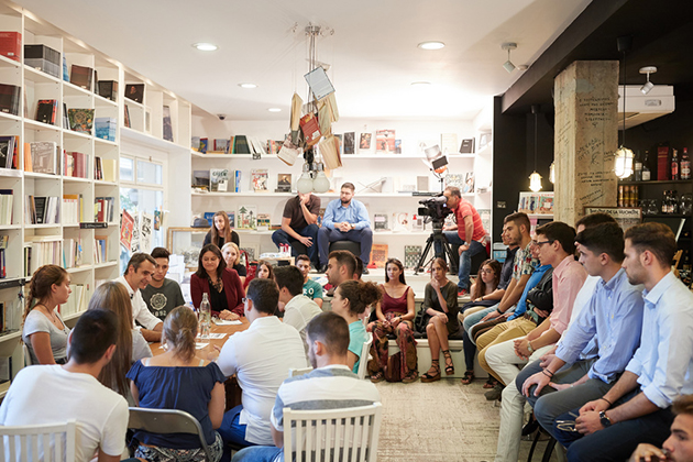 ΚΥΡ. ΜΗΤΣΟΤΑΚΗΣ ΣΥΖΗΤΗΣΗ ΜΕ ΠΡΩΤΟΕΤΕΙΣ ΦΟΙΤΗΤΕΣ