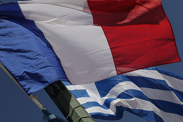 Σημαιοστολισμός για την άφιξη Μακρόν στην Αθήνα 