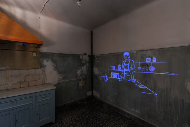 Εδώ είναι το σπίτι σου τώρα (2017), διαστάσεις μεταβλητές οπτικοακουστική εγκατάσταση, ήχος, black light, ακρυλικό, αιθέρια έλαια ηχητικά αρχεία Κωστή Δρυγιανάκη, Ευδοκίας Ζάχου, Riki van Boeschoten, Μαρίας Ανδρομάχης Χατζηνικολάου σύνθεση - μοντάζ Κωστής Δρυγιανάκης τεχνική επιμέλεια Σπύρος Τσαλαπάτας