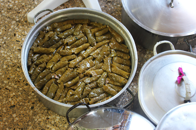 Φέτος οι γυναίκες της Σαλάκου ξεπέρασαν τον εαυτό τους. Έφτιαξαν 20.000 γιαπράκια, περισσότερα από κάθε άλλη φορά!