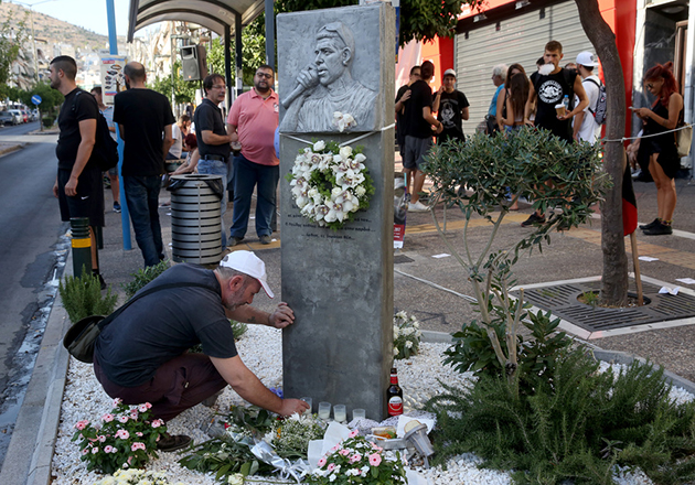 ΑΝΤΙΦΑΣΙΣΤΙΚΗ ΣΥΓΚΕΝΤΡΩΣΗ ΣΤΟ ΜΝΗΜΕΙΟ ΤΗΣ ΔΟΛΟΦΟΝΙΑΣ ΤΟΥ ΠΑΥΛΟΥ ΦΥΣΣΑ ΣΤΟ ΚΕΡΑΤΣΙΝ