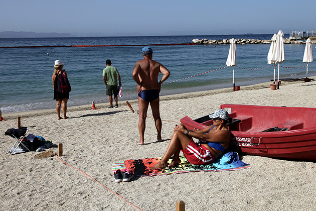 ΚΟΛΥΜΒΗΤΕΣ ΣΤΗ ΠΑΡΑΛΙΑ ΤΟΥ ΑΛΙΜΟΥ ΚΟΛΥΜΒΗΤΕΣ ΣΤΗ ΠΑΡΑΛΙΑ ΤΟΥ ΑΛΙΜΟΥ