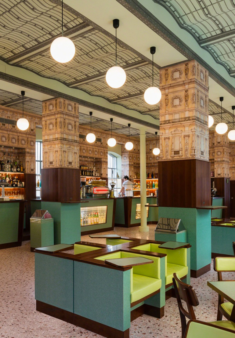 Bar Luce, σχεδιασμένο από τον σκηνοθέτη Wes Anderson 