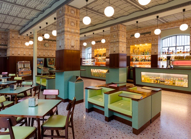 Bar Luce, σχεδιασμένο από τον σκηνοθέτη Wes Anderson 