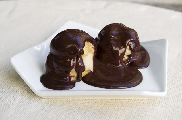 Το κολασμένο, πολίτικο προφιτερόλ