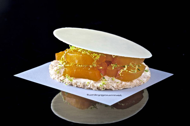 (Αυγοτάραχο με λευκή σοκολάτα. Φωτ. Κατερίνα Αυγερινού)