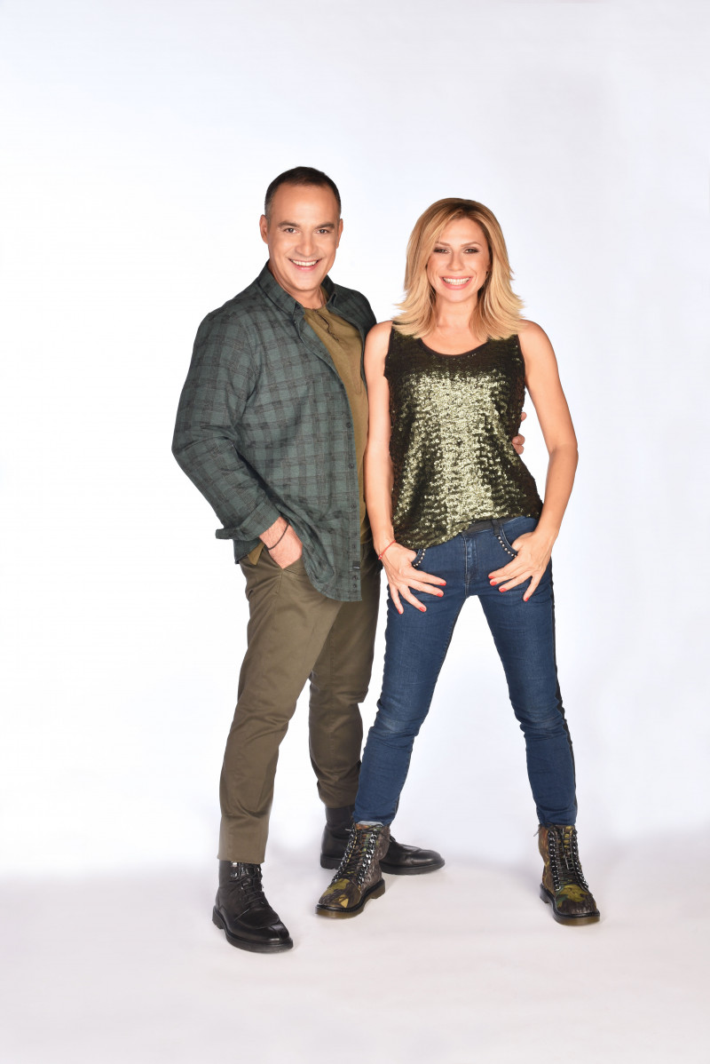 «Στη φωλιά των Κου Κου» με την Κατερίνα Καραβάτου και τον Κρατερό Κατσούλη «Στη φωλιά των Κου Κου» με την Κατερίνα Καραβάτου και τον Κρατερό Κατσούλη