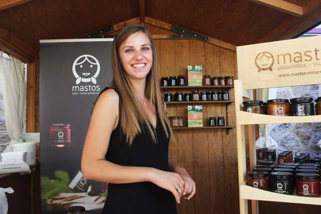 Η Γεωργία βρίσκεται πίσω από την οικογενειακή επιχείρηση Mastos με τις υπέροχες μαρμελάδες και τα παραδοσιακά γλυκά του κουταλιού. Η Γεωργία βρίσκεται πίσω από την οικογενειακή επιχείρηση Mastos με τις υπέροχες μαρμελάδες και τα παραδοσιακά γλυκά του κουταλιού.