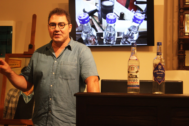 Ο Γιάννης Καρώνης είναι η πέμπτη γενιά της ποτοποιίας Ιωάννης Καρώνης Ο Γιάννης Καρώνης είναι η πέμπτη γενιά της ποτοποιίας Ιωάννης Καρώνης