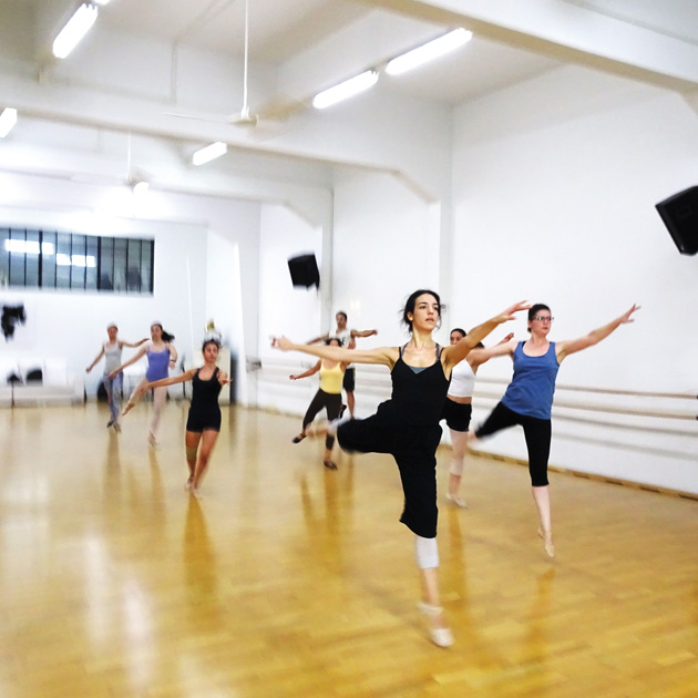 Μάθημα χορού εκεί που βάζουν ψηλά τον πήχη