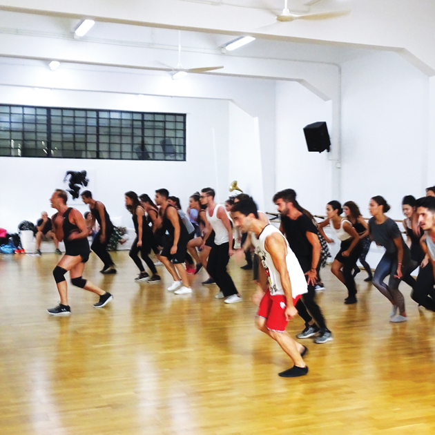 Μάθημα χορού εκεί που βάζουν ψηλά τον πήχη