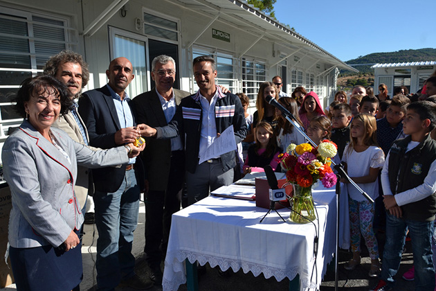 ΛΕΣΒΟΣ ΑΓΙΑΣΜΟΣ ΣΤΟ ΝΕΟ ΣΧΟΛΕΙΟ ΒΡΙΣΑΣ