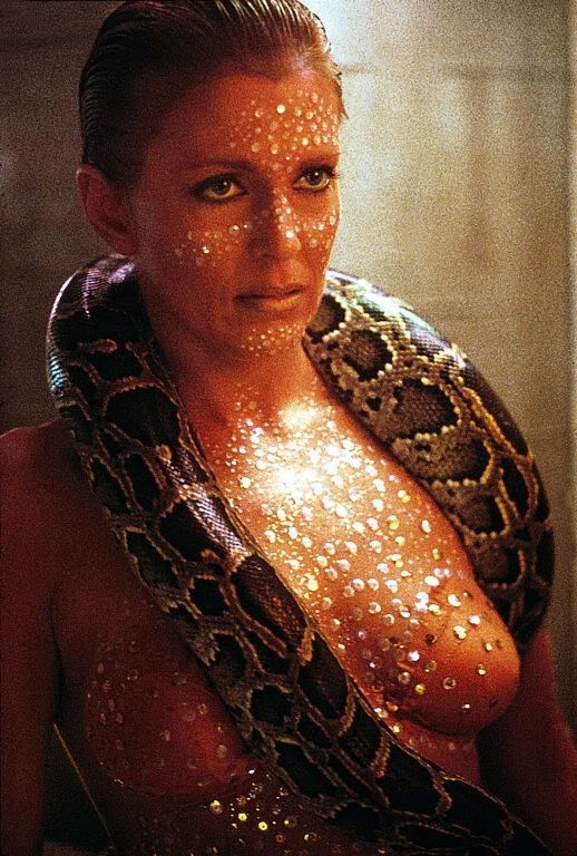 Πώς το Blade Runner άλλαξε τη μόδα μέχρι σήμερα Πώς το Blade Runner άλλαξε τη μόδα μέχρι σήμερα