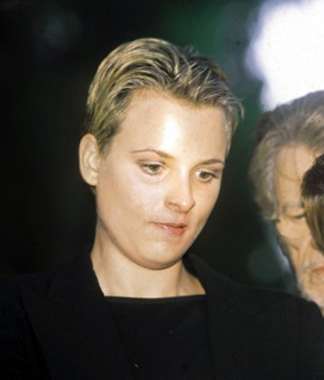 Άννια Φυσσούν Άννια Φυσσούν