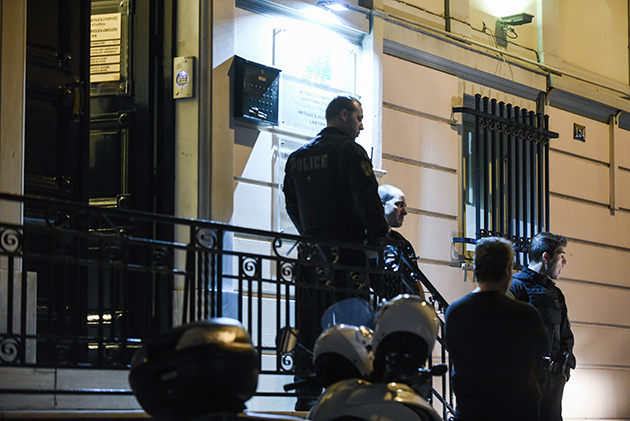 ΕΠΙΘΕΣΗ ΠΥΡΟΒΟΛΙΣΜΟΣ ΔΙΚΗΓΟΡΟΣ ΑΣΚΛΗΠΙΟΥ