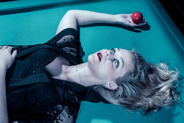 Η Λένα Παπαληγούρα πρωταγωνιστεί στον «Γάμο της Μαρίας Μπράουν» του Ράινερ Βέρνερ Φασμπίντερ ©Σταύρος Χαμπάκης Η Λένα Παπαληγούρα πρωταγωνιστεί στον «Γάμο της Μαρίας Μπράουν» του Ράινερ Βέρνερ Φασμπίντερ ©Σταύρος Χαμπάκης