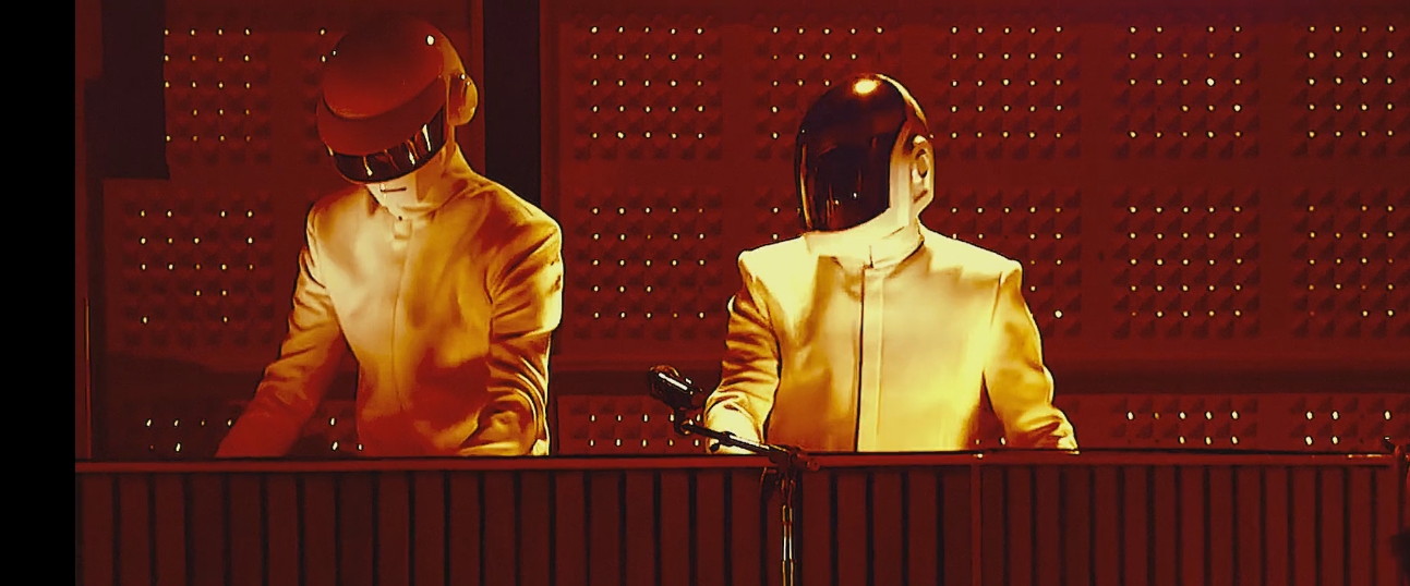 Καλώς ήρθατε στο Hell’s Club. Το πιο κουλ κλαμπ του γαλαξία.