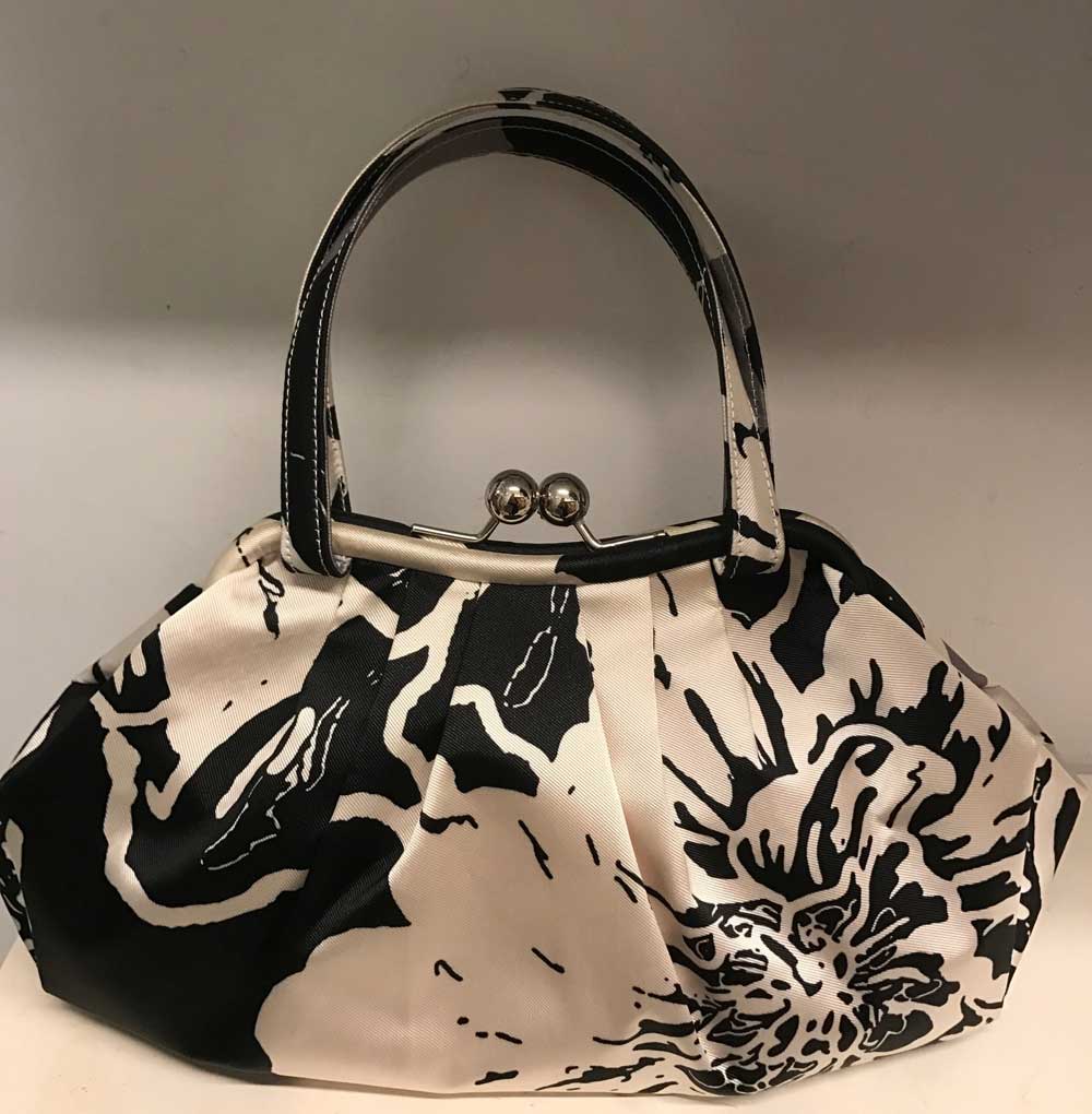 Απίθανο bazaar του Βασίλη Ζούλια Απίθανο bazaar του Βασίλη Ζούλια