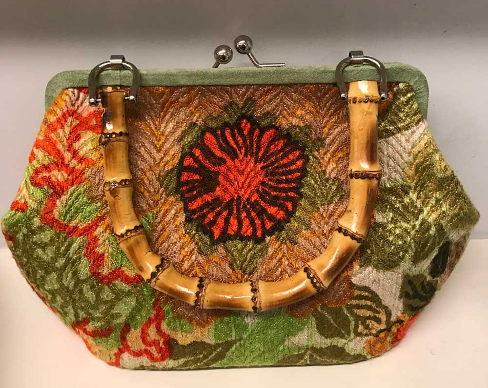 Απίθανο bazaar του Βασίλη Ζούλια Απίθανο bazaar του Βασίλη Ζούλια