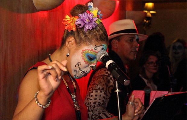 Το Dos Hermanos γιορτάζει τη «Dia de Los Muertos»