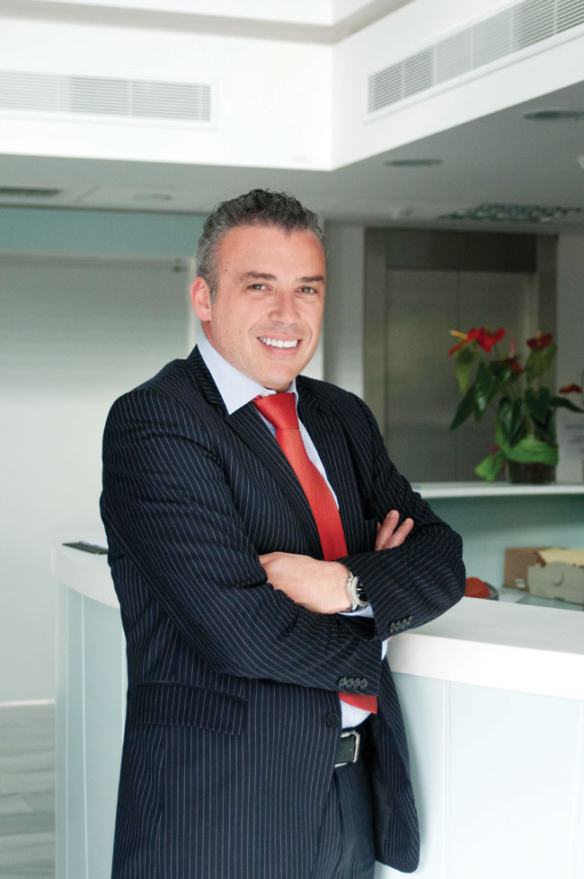 Ο Δρ Ιωάννης Δατσέρης MD, PhD, FEBO, Χειρουργός Οφθαλμίατρος Ο Δρ Ιωάννης Δατσέρης MD, PhD, FEBO, Χειρουργός Οφθαλμίατρος