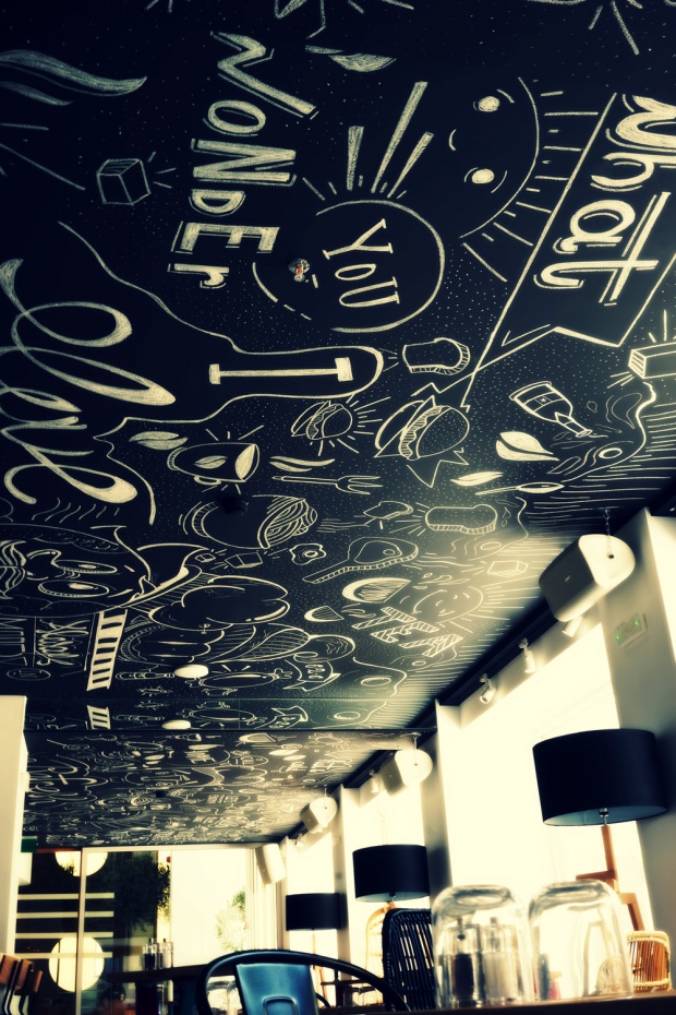 Ο Spent1 απαντά με χρώμα και αισιοδοξία στο γκρίζο