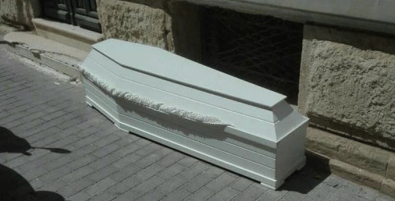 coffin3242.gif