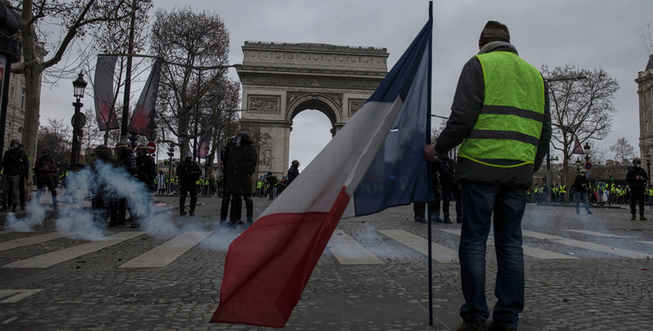 france23423-yellow-vest.gif