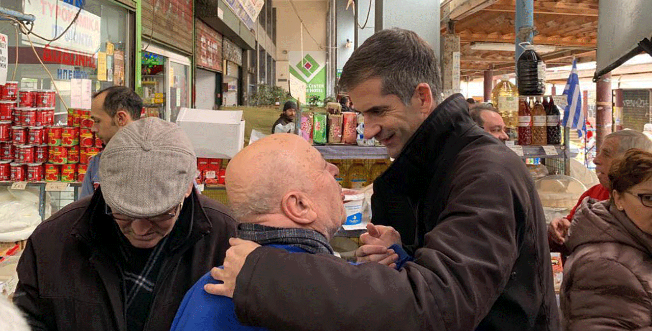 O Κώστας Μπακογιάννης στη Βαρβάκειο Αγορά