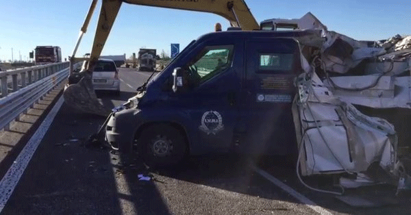 Άνοιξαν σαν κονσέρβα το βανάκι και άρπαξαν 2 εκατ. ευρώ