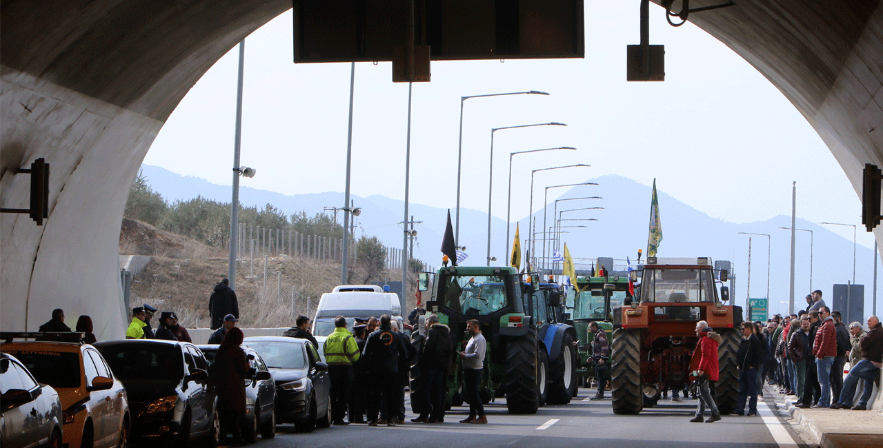 Αγροτικό μπλόκο στα Τέμπη