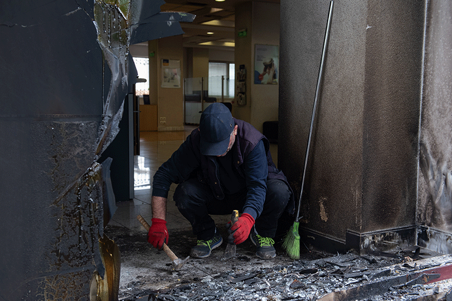 Εμπρηστική επίθεση σε υποκατάστημα της Eurobank στο Χαϊδάρι